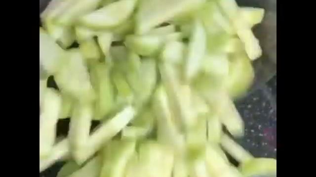 Острая закуска из кабачков, идеально подойдёт к мясу, или к рису .