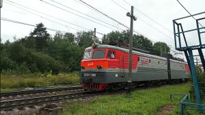 Электровоз ВЛ10У-565 с грузовым поездом и приветливым помошником, ст. Владимирская