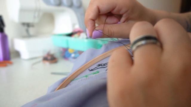 Книжный Vlog: Читаю (слушаю) книгу и вышиваю! смотреть онлайн