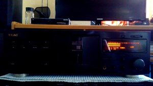 TEAC V-1010 STEREO CASSETTE DECK