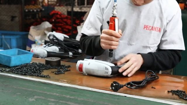 Дрель ударная сетевая РЕСАНТА ДУ-15/950М 75/8/4 смотреть онлайн