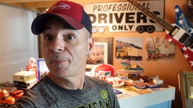 Memorial Day GMC Crackerbox Detroit 6V-71 Peterbilt 352 Cabover смотреть онлайн