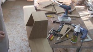 Книжная полка из дерева. Wood bookshelf