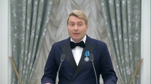 «То, что делал ты, делай вдвойне с неустанным стараньем и пылом»: Путин наградил Баскова