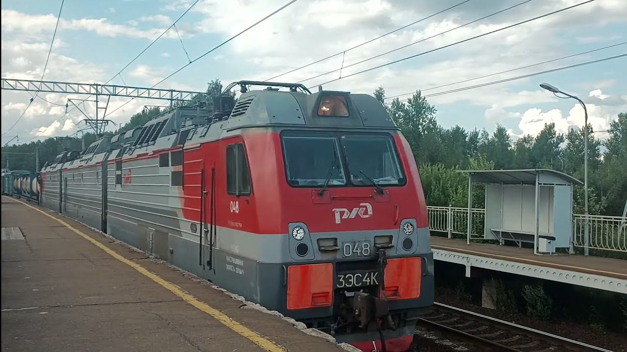 Электровоз 3ЭС4К-048 с грузовым поездом, платформа Усть-Тосненская