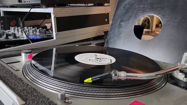 Black Rascals Featuring Cassio Ware – So In Love смотреть онлайн