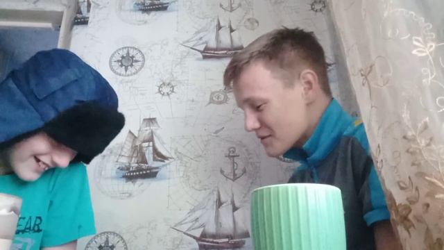 пьем воду и смеемся друг над другом смотреть онлайн