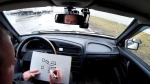 Парковка задним ходом между машин в городе. Два способа.