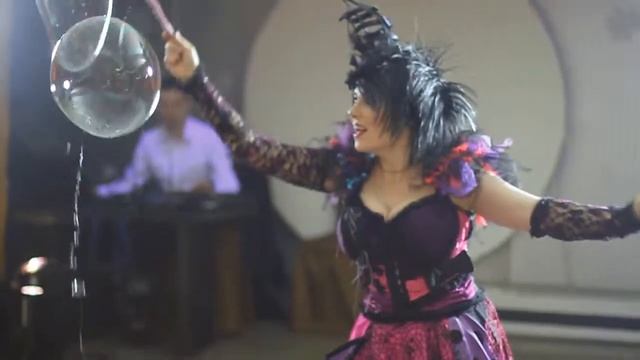 Пузыри и дед с бокалом