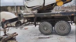 Отрыв башни у автокрана,бочка оказалась с бетоном🧐