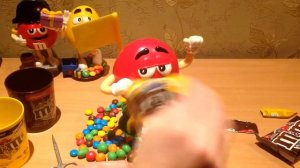 A lot of candy. a lot of m&m's. m&m's candy. m&m's toy. много конфет. эмемдемс