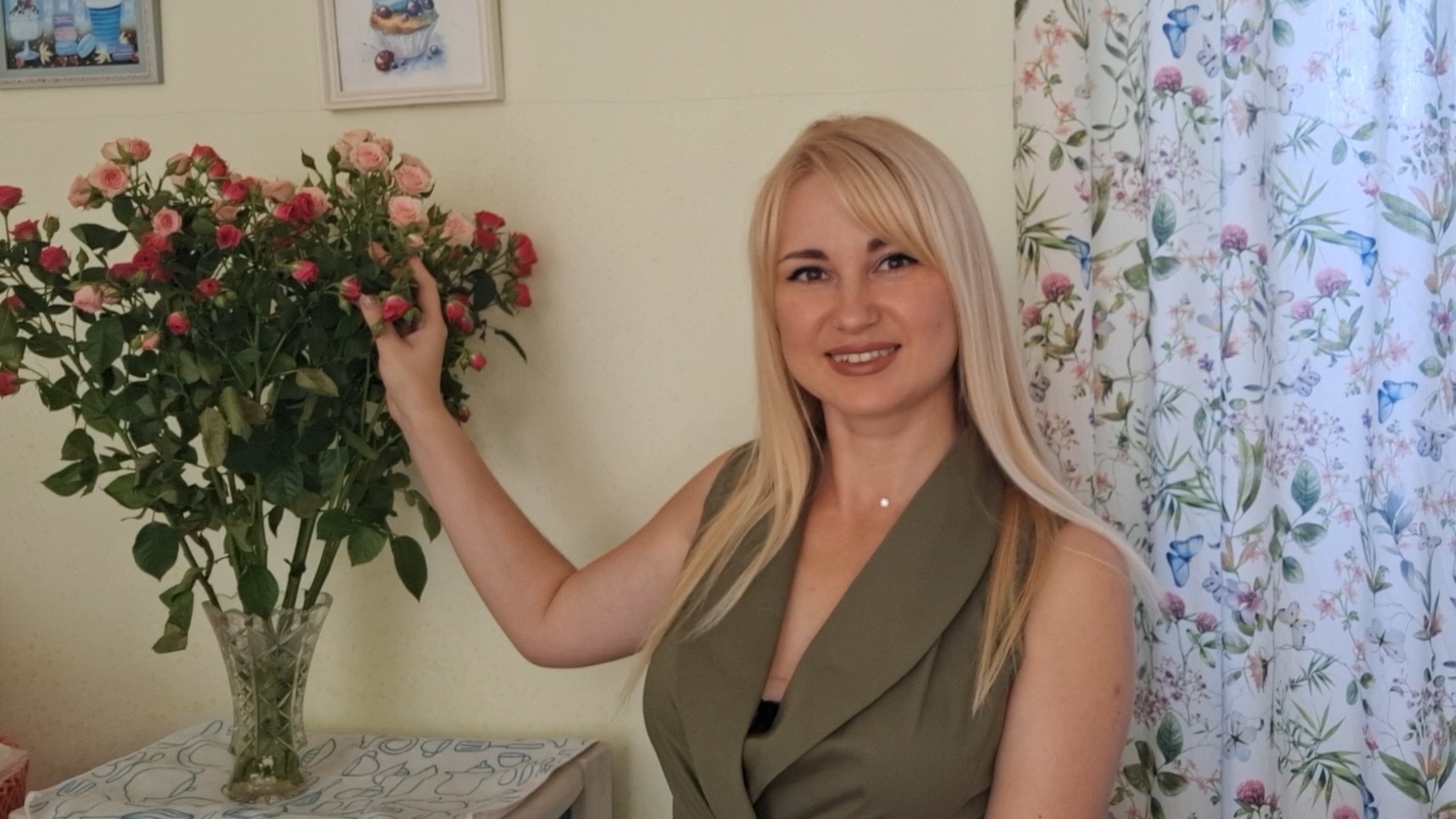 Вяжу голубой джемпер из бабинного кашемира Покажу сумку из бабушкины квадратов