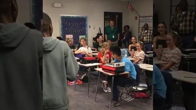 Selena Gomez visiting her childhood school #selenagomez #selenator