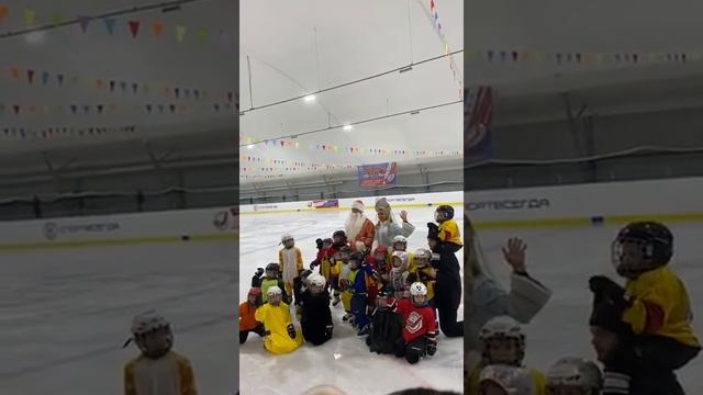Новогодний праздник на льду: группа ДАшкольники Хоккейной академии Дениса Абдуллина