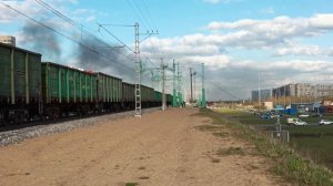 Электровоз ВЛ10У-987 с грузовым поездом и зацепером!