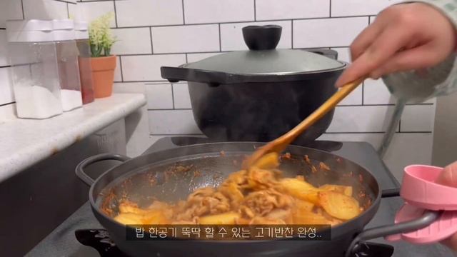 ENG|자취생브이로그🏡혼자서 만두 100개 빚고🥟 푸짐하게 새해음식 만들어먹는 자취요리브이로그(백신푸드 는,,등뼈감자탕 스팸짜글이 떡만두국 두부김치 잡채 묵은지등뼈)