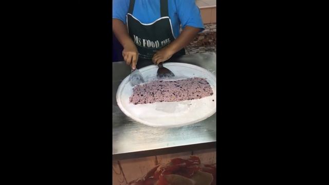 Пробуем жареное мороженое. Как делают тайское жареное мороженое.