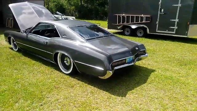 Cleanest 1967 Buick Riviera on Bags смотреть онлайн
