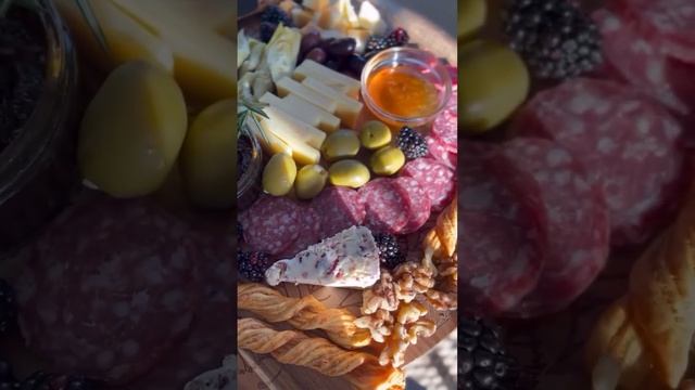 Доска закусочная сырная. Сервировка
