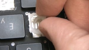Демонтаж и установка кнопок на клавиатуре MacBook Pro Unibody