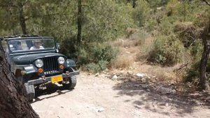 jeep CJ vs nissan patrol V8