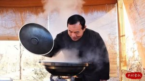 Huge Fish Head with Minced Pepper! So Spicy and So Tasty! | Uncle Rural Gourmet