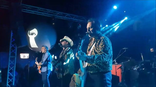 Los Rebeldes Vestida de azul Tour 40 aniversario La Mirona Girona смотреть онлайн