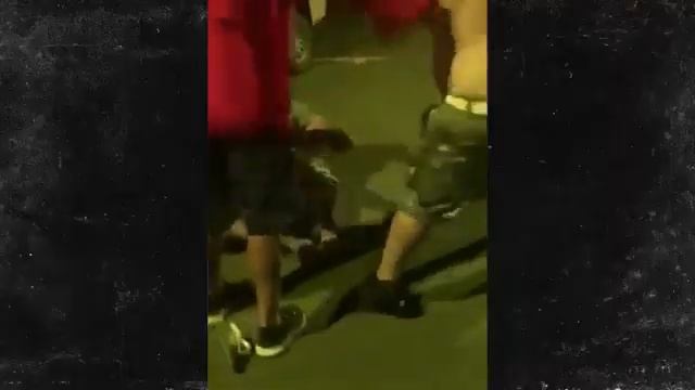 BJ Penn Gets Knocked Out in Street Fight смотреть онлайн