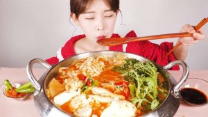 쌀쌀하니까 시원하고 얼큰한 알탕 먹방 Spicy Fish Roe Soup [eating show]mukbang korean food