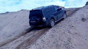 Паджеро 4 в песчаную горку