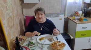 Мукбанг. Вкусный холодец и салат по -корейски. На десерт Банановый торт.