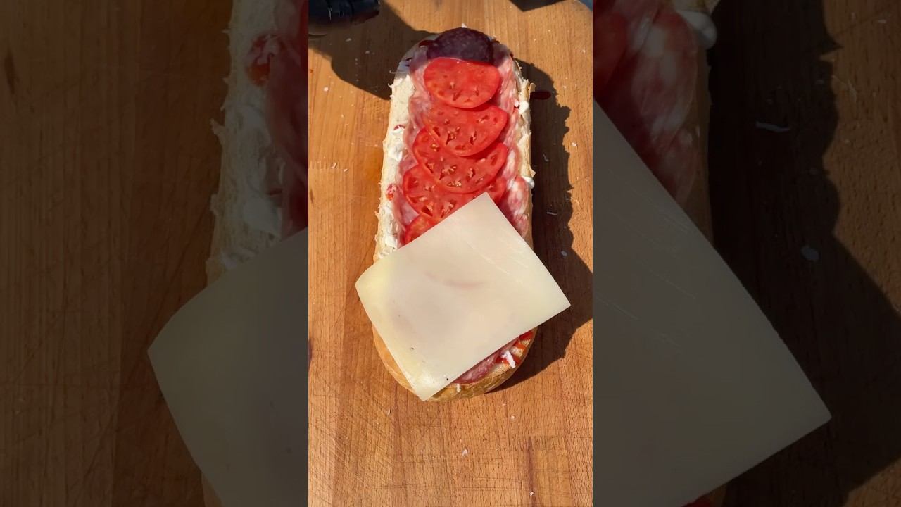 БОЛЬШОЙ БУТЕРБРОД ДЛЯ ВСЕЙ СЕМЬИ #shorts #рецепты #еда #вкусно #бутерброд #sandwich #гриль # смотреть онлайн