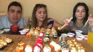 МУКБАНГ 4КГ РОЛЛЫ И СУШИ/MUKBANG 100 🍣 РОЛЛОВ И СУШИ/не ASMR/СЪЕДИМ ЛИ?