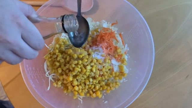 Удивляет всех, кто пробует впервые! Аппетитный Салат из Капусты и Кукурузы.