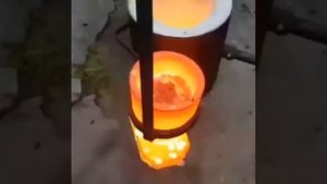 Расплавленный металл против воды