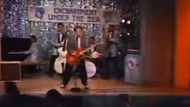 Marty Mcfy Feat . The Starlinghters - Johnny B. Goode из к/ф. Назад в будующее смотреть онлайн