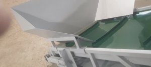 Ленточный наклонный конвейер с загрузочным лотком