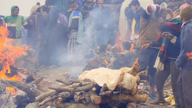 💀DeadBody Pooja💀 At Manikarnika ghat смотреть онлайн