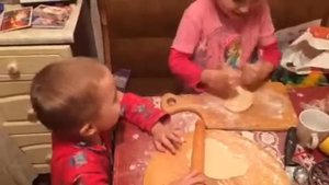 Дети Помогают маме!