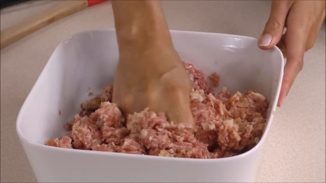 Idealny kotlet mielony. Tradycyjny, chrupiący z zewnątrz, soczysty i miękki w środku. MENU Dorotki.