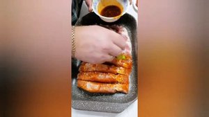 Свинина в духовке.Мясная гармошка с помидорами и сыром!Праздничное блюдо!