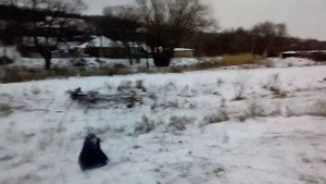 Я прыгаю на снегокате по трамплину.