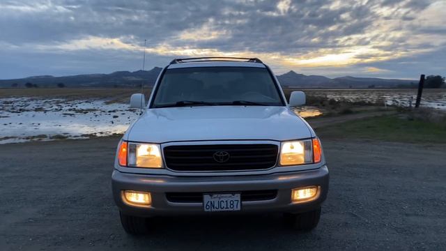 2002 Toyota Land Cruiser Exterior Walk Around смотреть онлайн