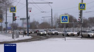 В ОРЕНБУРГЕ ИЗ-ЗА СНЕГОПАДА НА ДОРОГАХ ОБРАЗОВАЛИСЬ ПРОБКИ