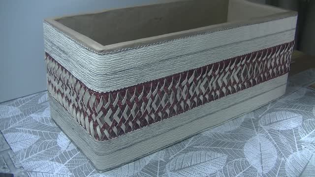 Коробка из остатков картона и обоев .Коробка для хранения .
