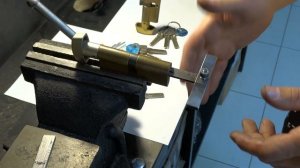 Вскрытие замка Tesa t60 открытие цилиндра замка теса т60 сайт: https://medvejatnik.kiev.ua