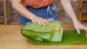 茶叶宴——采今年的新茶,给家人准备一桌茶香四溢的茶叶大餐【滇西小哥】