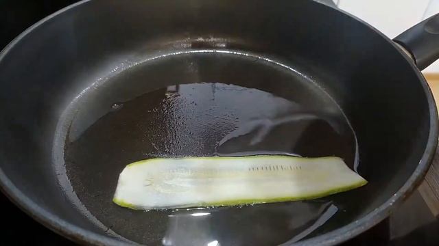 Рулетики из кабачков. Бюджетная закуска.