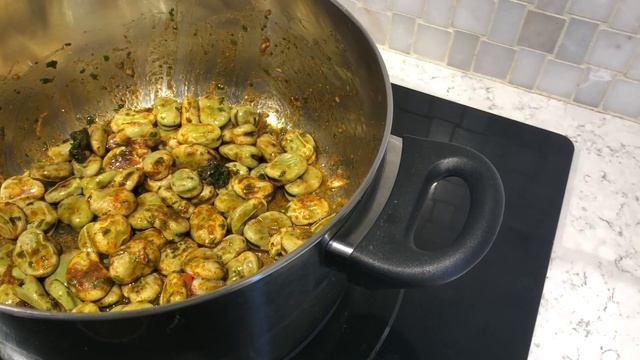 Delicious broad beans - feves au sauce tomate - EASY RECIPES - RECETTES FACILES - neglected food