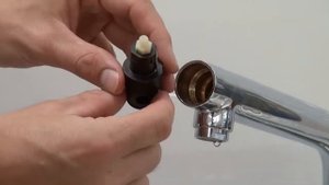 Обслуживание смесителя Hansgrohe Metris Select M71 для кухонной мойки